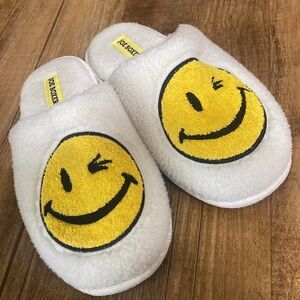 Joe boxer cream & yellow mr winky slippers size 6-7